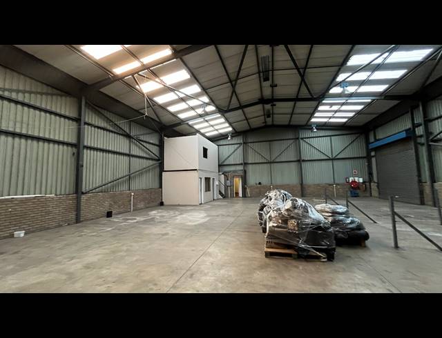 873M² WAREHOUSE FOR SALE IN SEBENZA